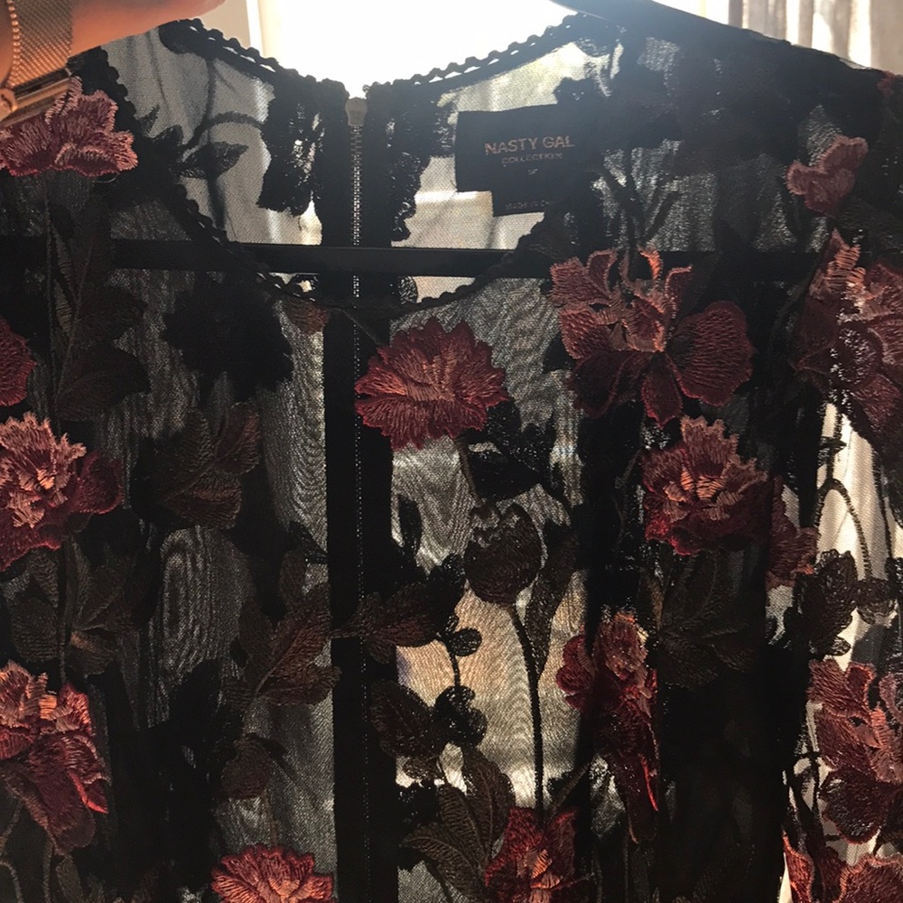 Nasty Gal burgundy roses short black dress - Picture 4 of 4
